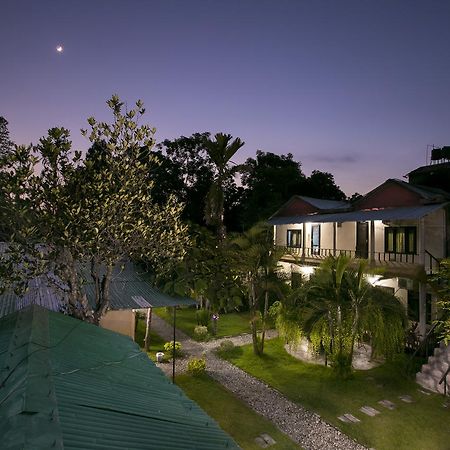 Sauraha Nana Hotel Esterno foto