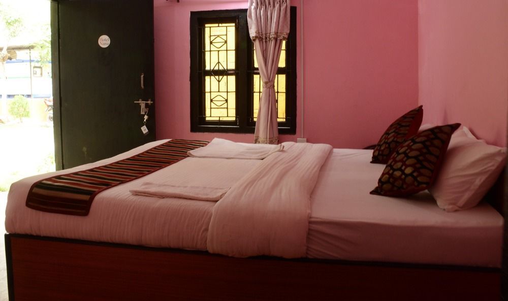 Sauraha Nana Hotel Esterno foto
