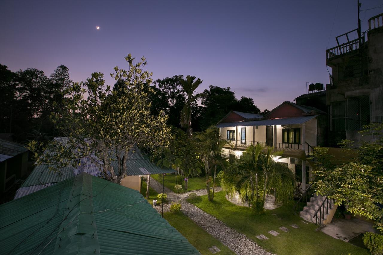 Sauraha Nana Hotel Esterno foto