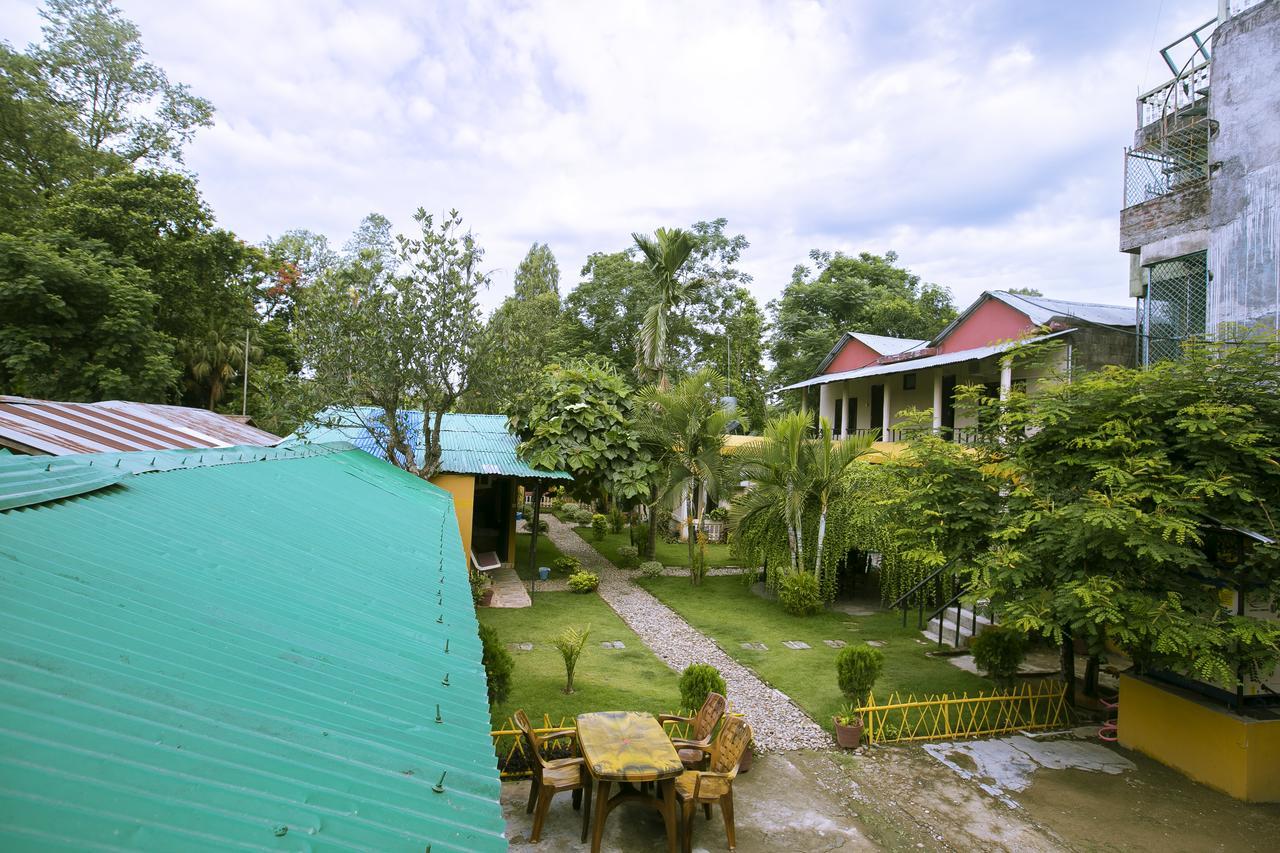 Sauraha Nana Hotel Esterno foto