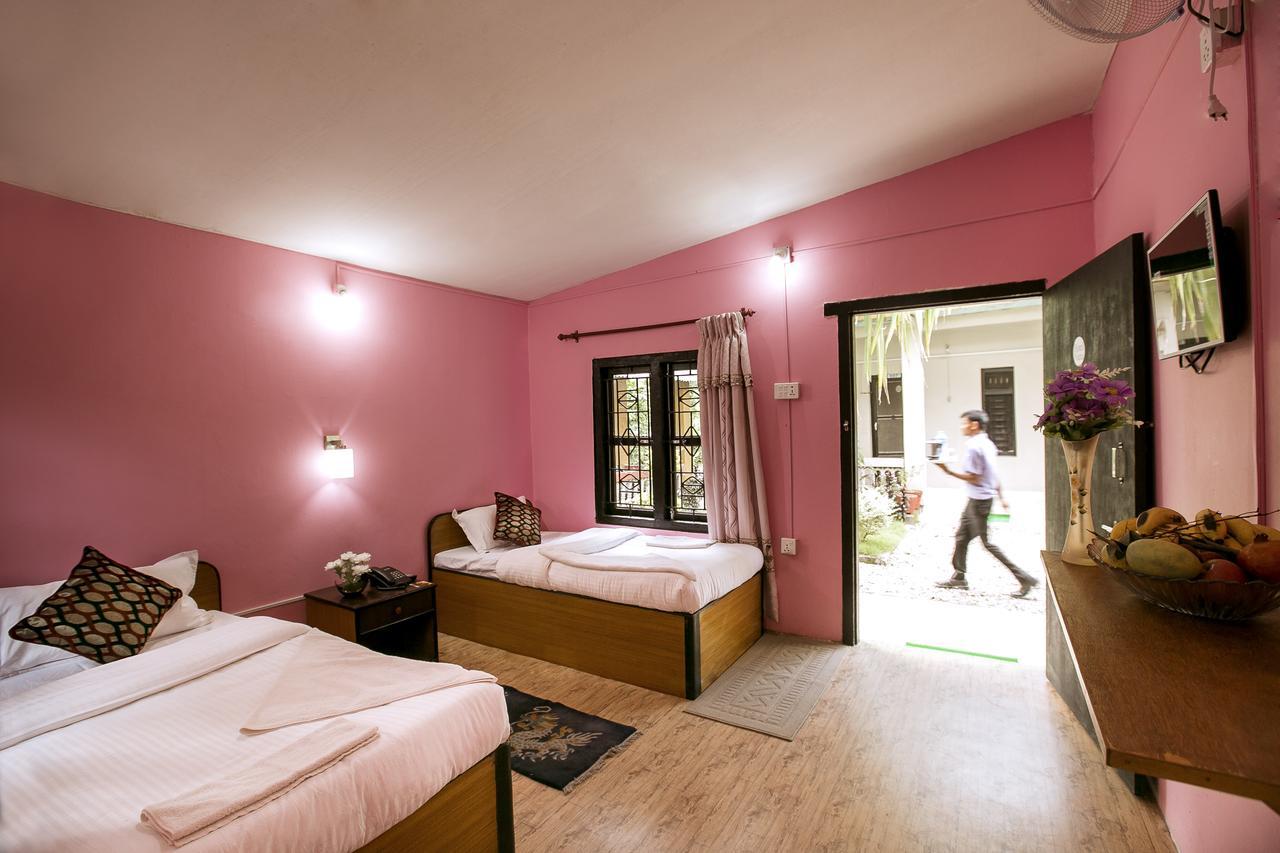 Sauraha Nana Hotel Esterno foto