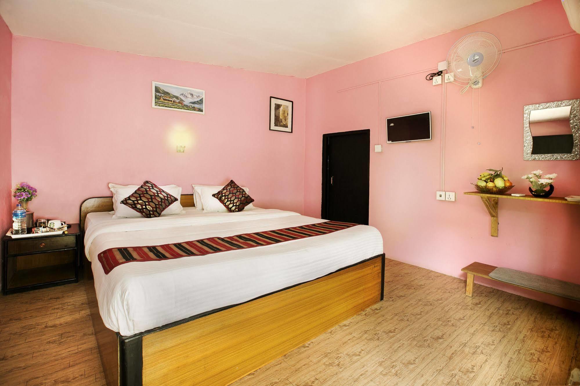Sauraha Nana Hotel Esterno foto