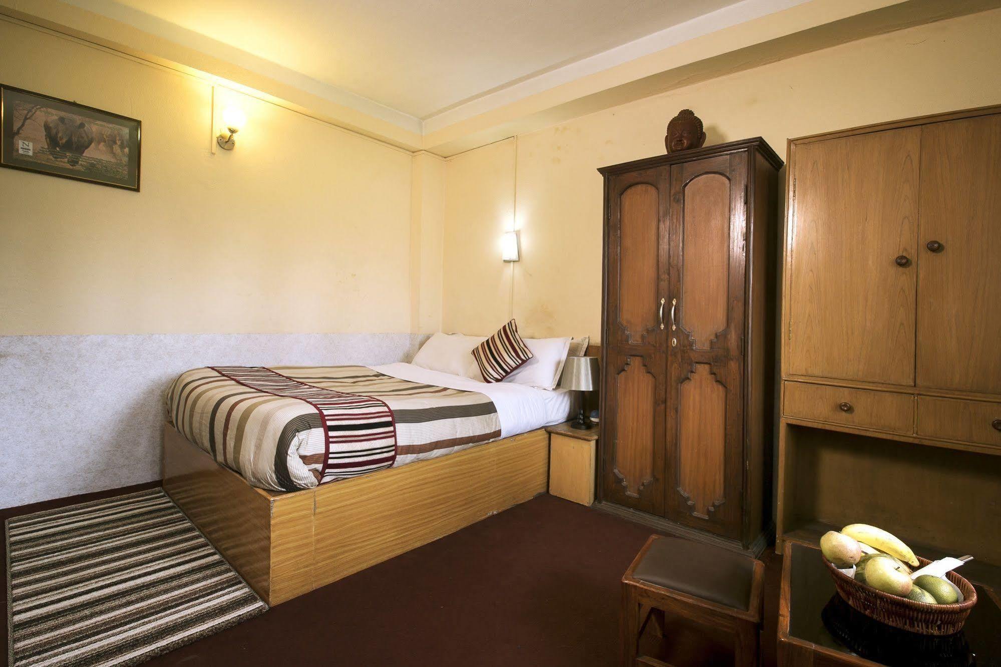 Sauraha Nana Hotel Esterno foto