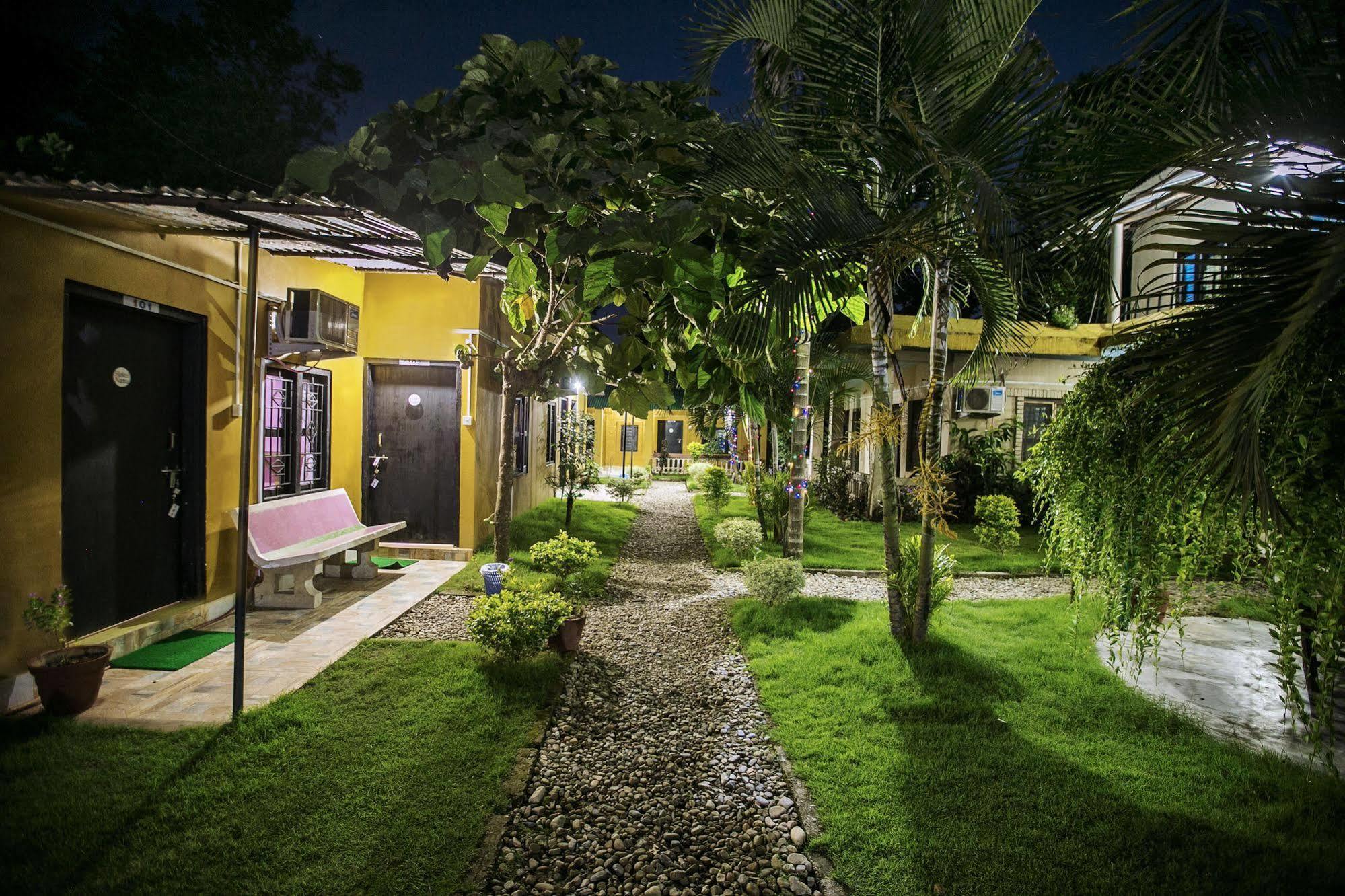Sauraha Nana Hotel Esterno foto
