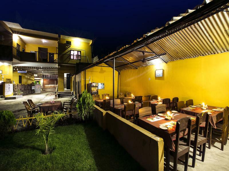 Sauraha Nana Hotel Esterno foto